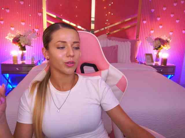 LoveeDove webcam