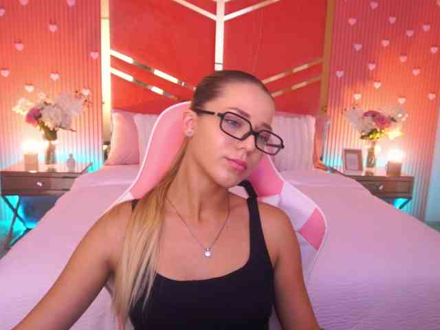LoveeDove webcam