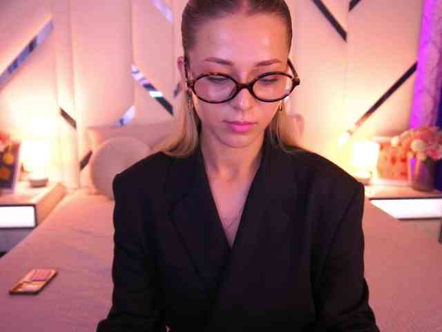 LoveeDove webcam