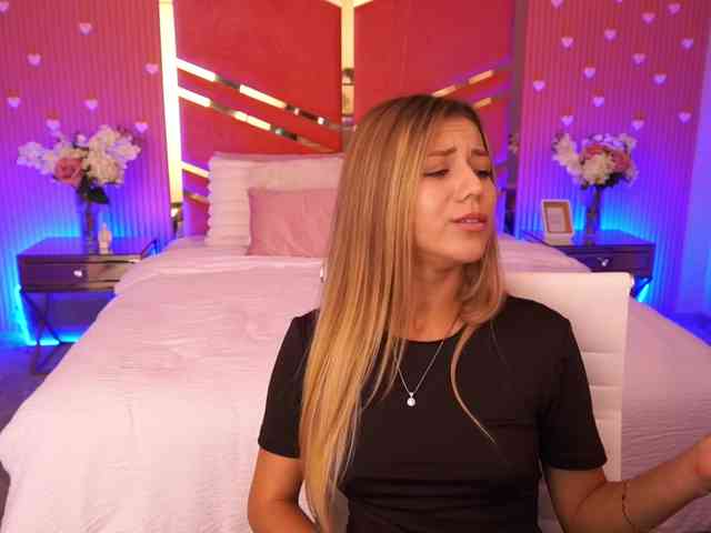 LoveeDove webcam