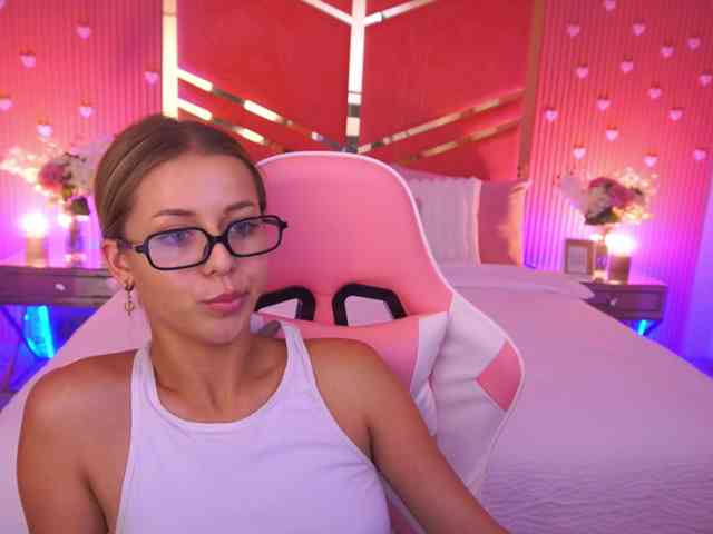 LoveeDove webcam