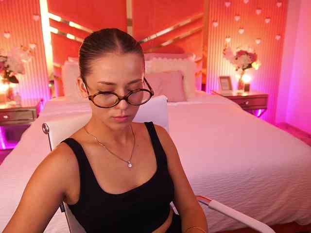 LoveeDove webcam