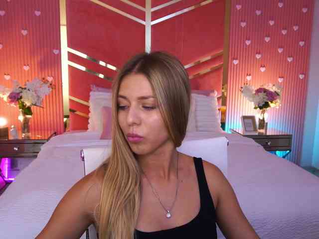 LoveeDove webcam