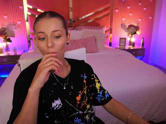 LoveeDove webcam