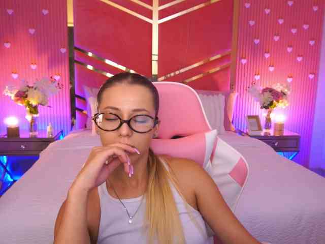 LoveeDove webcam