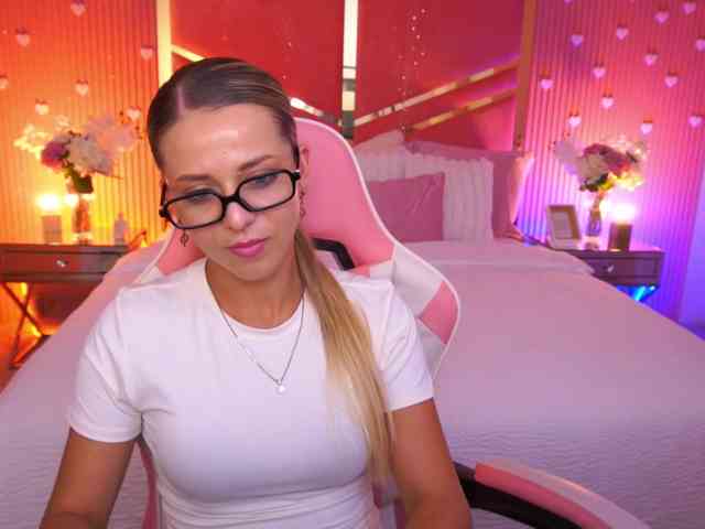 LoveeDove webcam