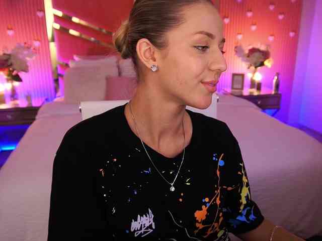 LoveeDove webcam