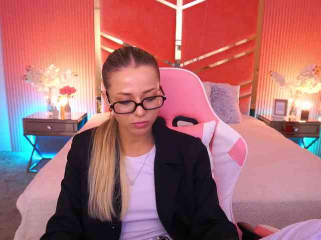 LoveeDove webcam