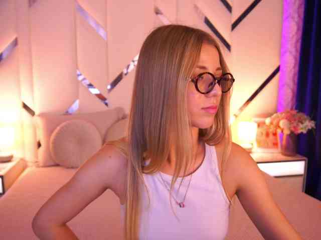 LoveeDove webcam