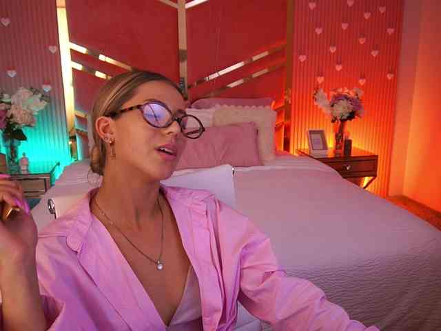 LoveeDove webcam