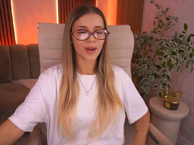 LoveeDove webcam