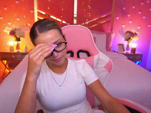 LoveeDove webcam