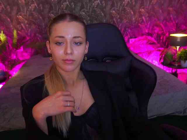 LoveeDove webcam