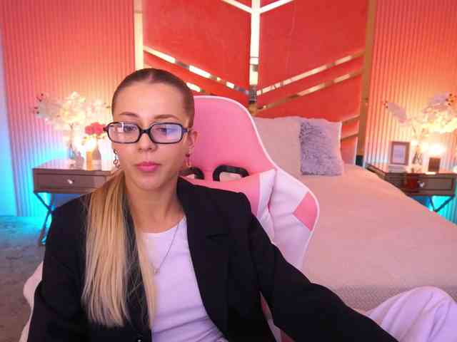LoveeDove webcam