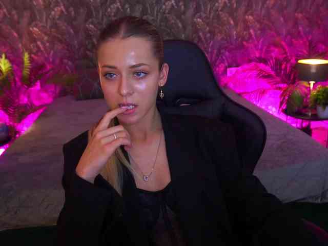 LoveeDove webcam