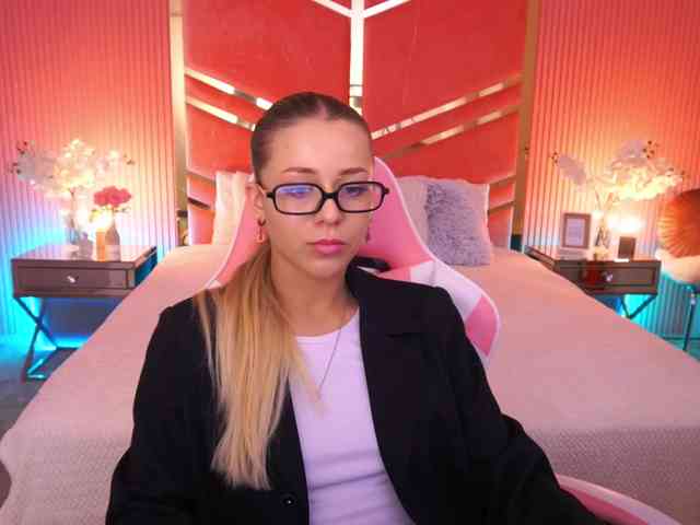 LoveeDove webcam