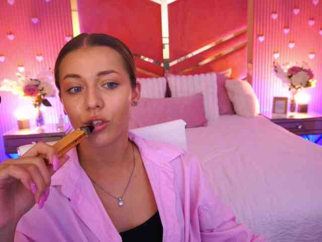 LoveeDove webcam