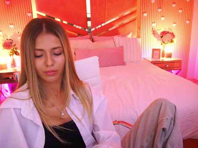 LoveeDove webcam