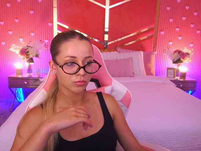 LoveeDove webcam