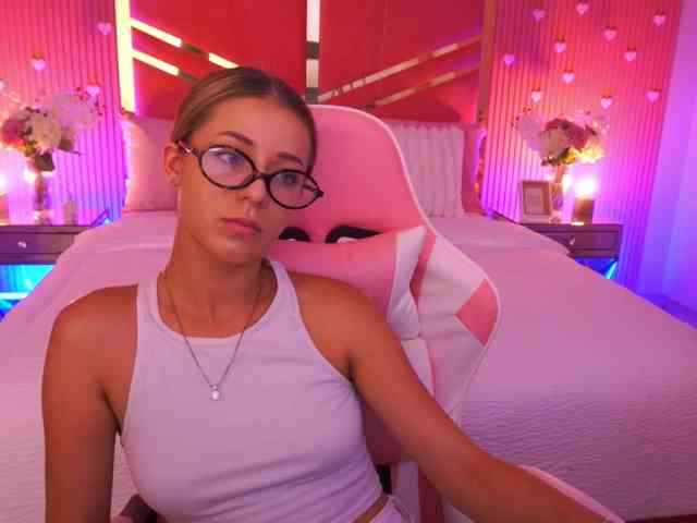 LoveeDove webcam
