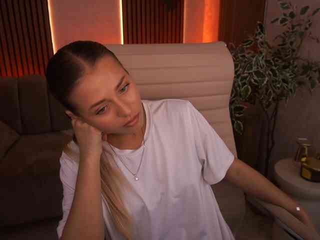 LoveeDove webcam