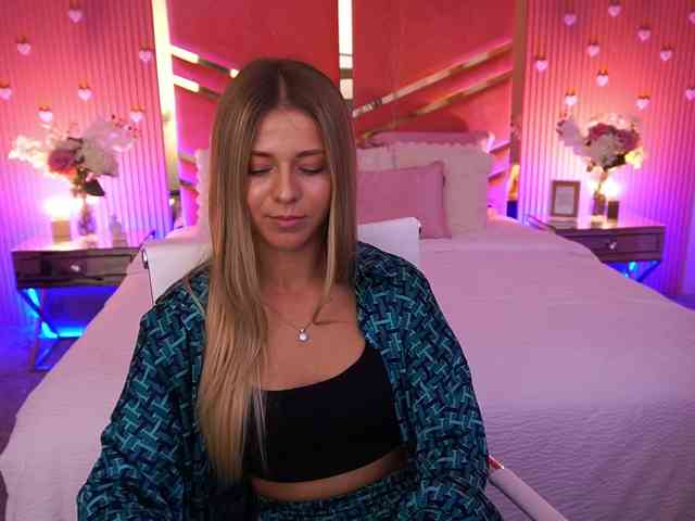 LoveeDove webcam