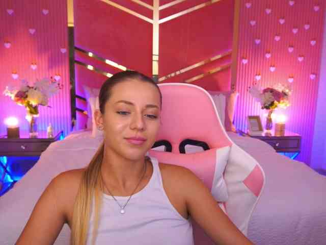 LoveeDove webcam