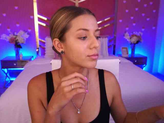 LoveeDove webcam