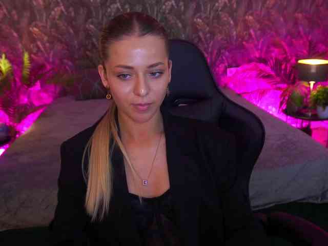 LoveeDove webcam