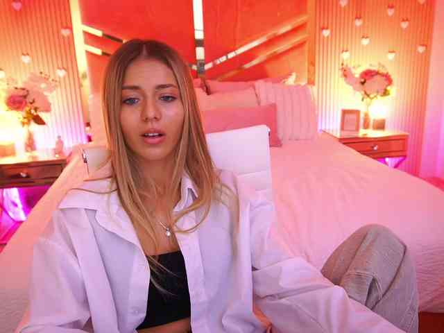 LoveeDove webcam