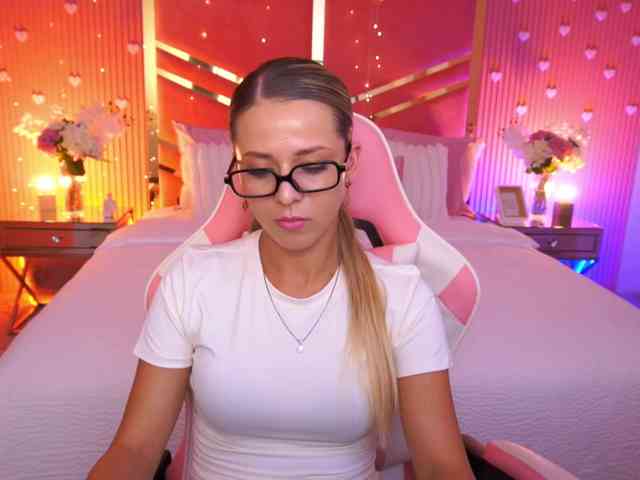 LoveeDove webcam