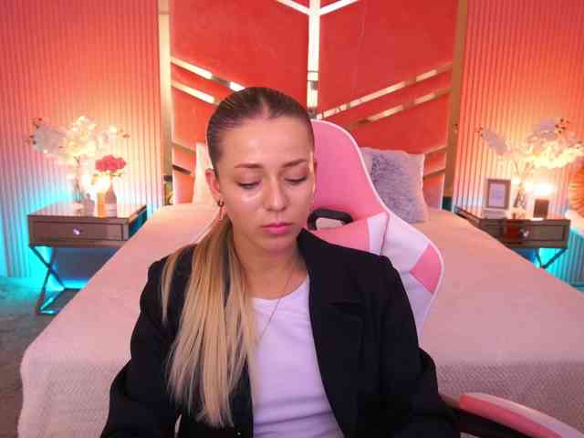 LoveeDove webcam