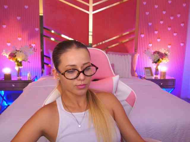 LoveeDove webcam