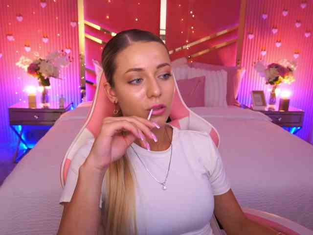 LoveeDove webcam