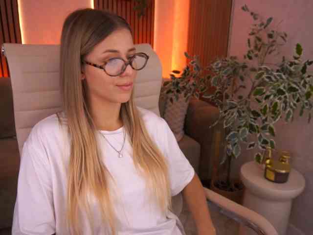 LoveeDove webcam