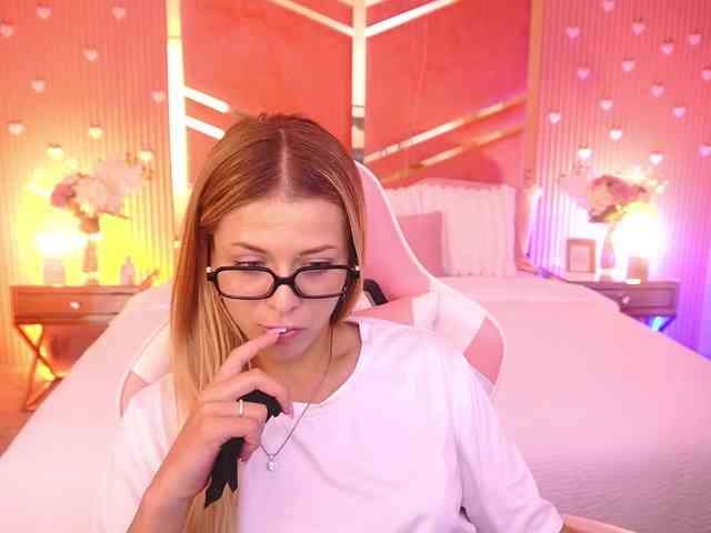 LoveeDove webcam