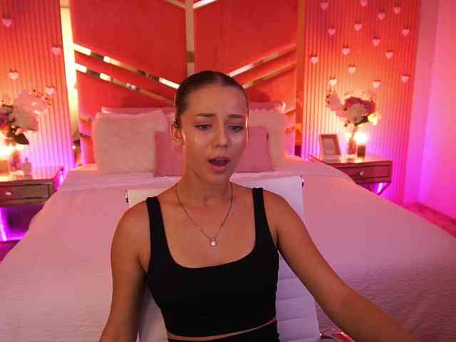 LoveeDove webcam