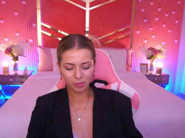 LoveeDove Sex Cam Show