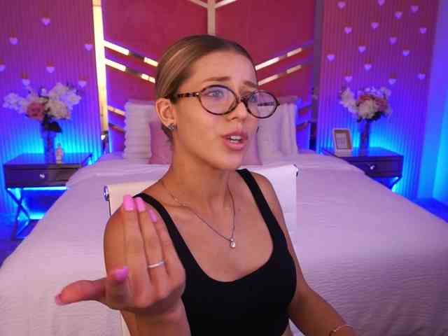 LoveeDove webcam