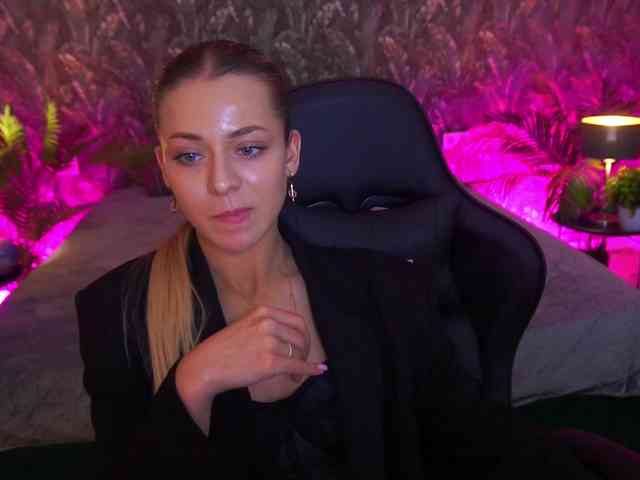 LoveeDove webcam
