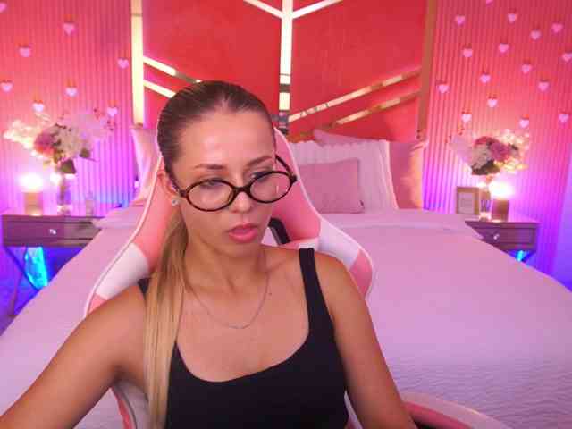 LoveeDove webcam