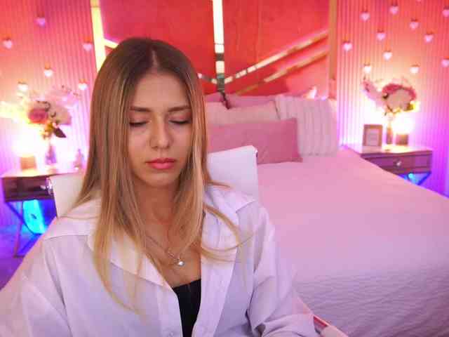 LoveeDove webcam