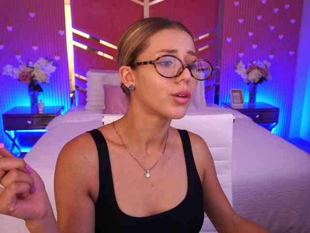 LoveeDove webcam