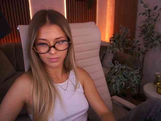 LoveeDove webcam