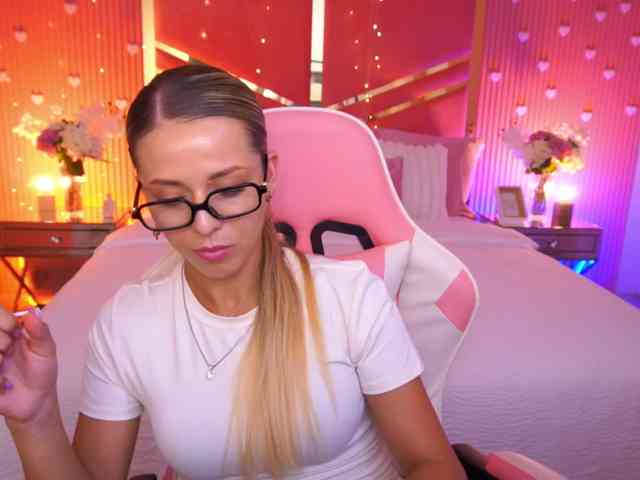 LoveeDove webcam
