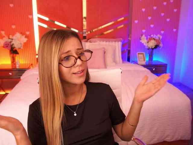 LoveeDove webcam