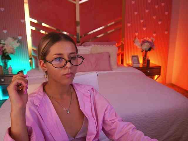 LoveeDove webcam