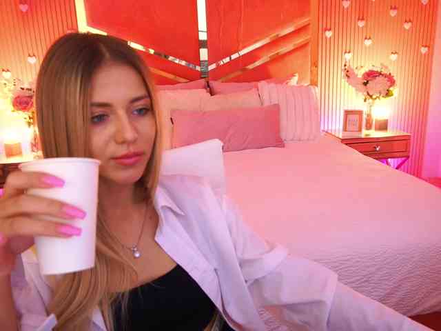LoveeDove webcam