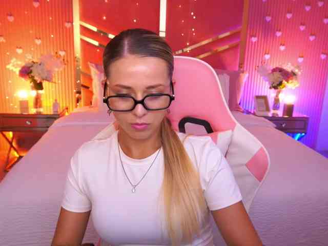 LoveeDove webcam