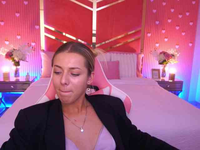 LoveeDove webcam
